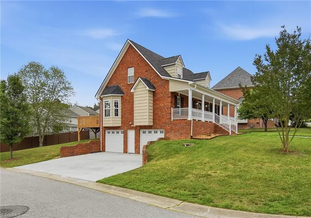Photo 3 of Sale Pending at 4603 Ctr Rock Ct, Winston Salem, NC 27127 | MLS# 1225380 | Listing updated on 2026-10-06