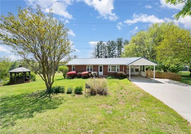 Photo 3 of Sale Pending at 1711 Ploughboy Ln, Winston Salem, NC 27103 | MLS# 1179895 | Listing updated on 2026-10-24