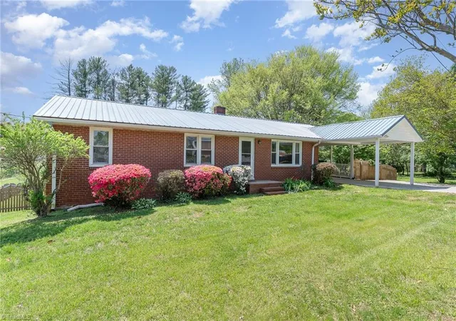 Photo 3 of Sale Pending at 1711 Ploughboy Ln, Winston Salem, NC 27103 | MLS# 1179895 | Listing updated on 2026-10-24