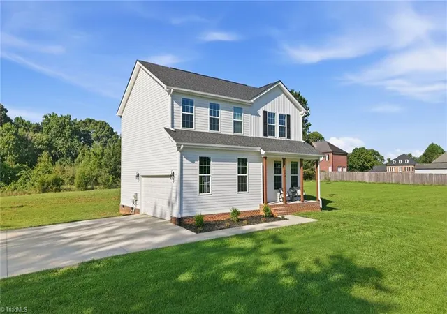 2nd image of 104 Hemlock Ln, State Road, NC 28676 | MLS# 1229687