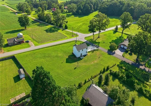 39th image of 104 Hemlock Ln, State Road, NC 28676 | MLS# 1229687