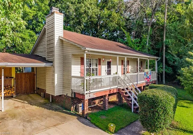 Photo 3 of Single family home for sale at 109 Poplar Ln, Thomasville, NC 27360 | MLS# 1229910 | Listing updated on 2026-09-18