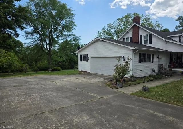 Photo 4 of Single family home for sale at 1218 Meadow Rd, Eden, NC 27288 | MLS# 1217214 | Listing updated on 2026-09-17