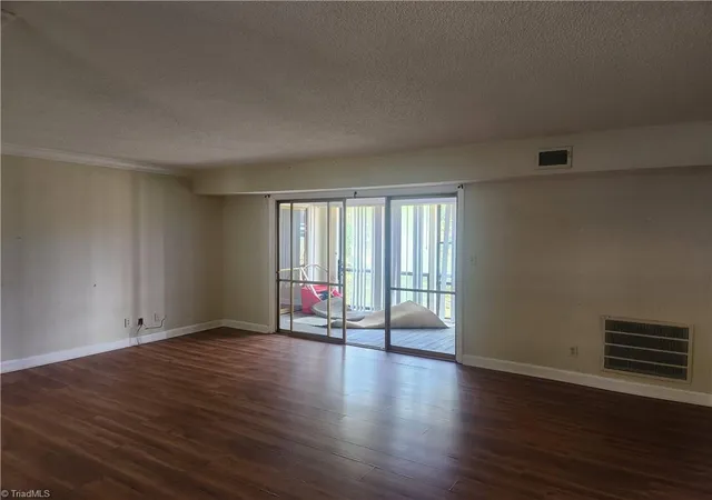 Photo 3 of Single family home for sale at 2922 Ramsgate Ct, Winston Salem, NC 27106 | MLS# 1233579 | Listing updated on 2026-09-18