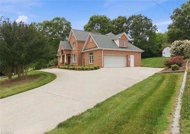 Photo 4 of Single family home for sale at 540 Hickory Dr, Salisbury, NC 28144 | MLS# 1223691 | Listing updated on 2026-09-23