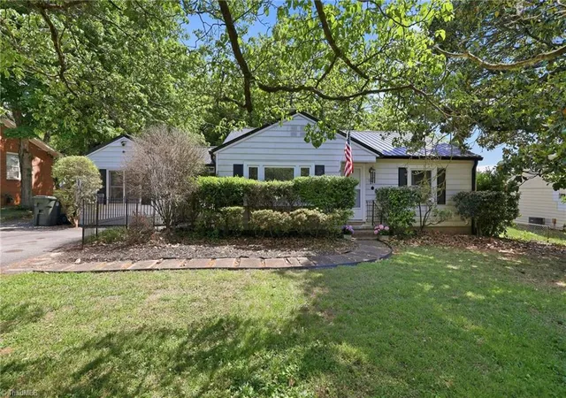 Homes for sale in Thomasville, NC | 310 E Holly Hill Rd, Thomasville, NC 27360 | MLS# 1219480