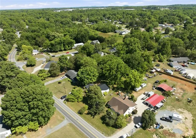 Homes for sale in Thomasville, NC | 310 E Holly Hill Rd, Thomasville, NC 27360 | MLS# 1219480