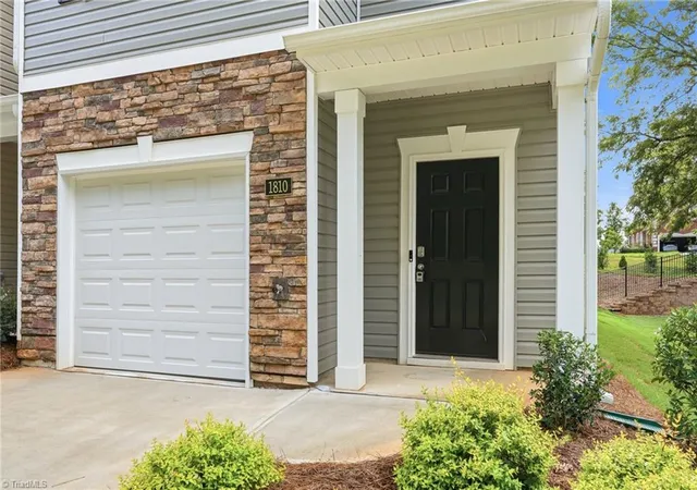 Homes for sale in Haw River, NC | 1810 Brim Dr, Haw River, NC 27258 | MLS# 1225033
