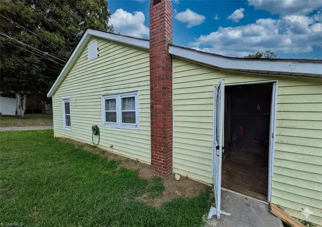 Photo 2 of Sale Pending at 181 Railroad St, Mocksville, NC 27028 | MLS# 1233808 | Listing updated on 2026-09-13
