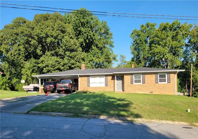Photo 1 of Single family home for sale at 607 Duke St, Thomasville, NC 27360 | MLS# 1233198 | Listing updated on 2026-08-25