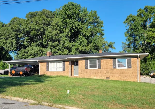 Photo 2 of Single family home for sale at 607 Duke St, Thomasville, NC 27360 | MLS# 1233198 | Listing updated on 2026-08-25