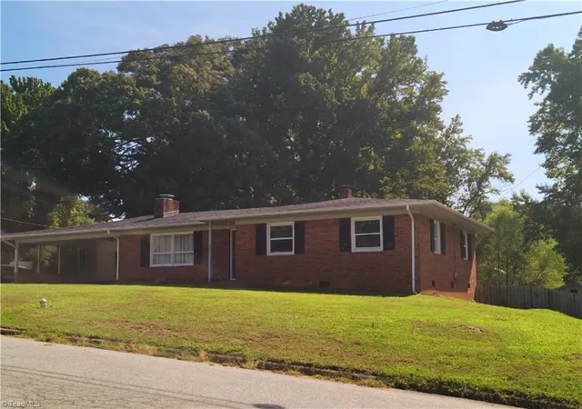 Photo 3 of Single family home for sale at 607 Duke St, Thomasville, NC 27360 | MLS# 1233198 | Listing updated on 2026-08-25