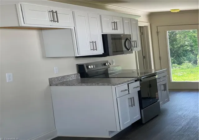 Photo 3 of Sale Pending at 511 White Oak St, High Point, NC 27260 | MLS# 1233759 | Listing updated on 2026-08-28