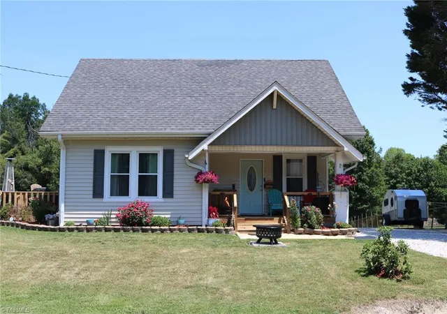 Homes for sale in Mount Airy, NC | 185 Southview St, Mount Airy, NC 27030 | MLS# 1221731