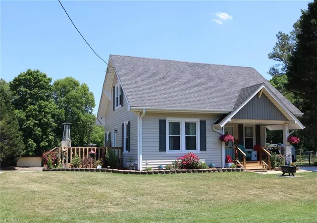 Homes for sale in Mount Airy, NC | 185 Southview St, Mount Airy, NC 27030 | MLS# 1221731