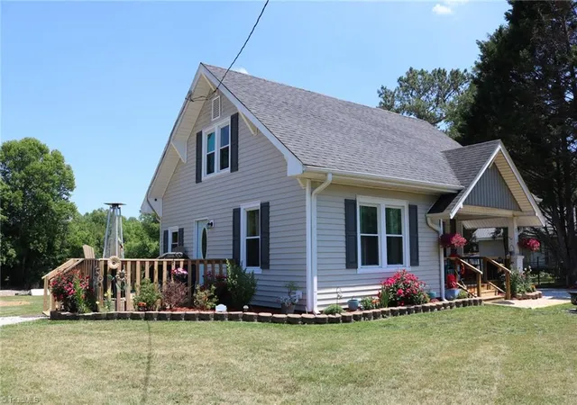 Homes for sale in Mount Airy, NC | 185 Southview St, Mount Airy, NC 27030 | MLS# 1221731