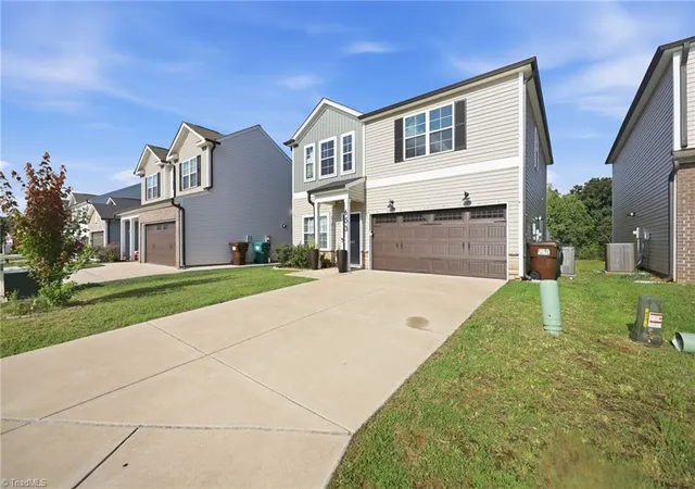 Photo 3 of Single family home for sale at 653 Cam Cir, High Point, NC 27265 | MLS# 1233434 | Listing updated on 2026-09-13