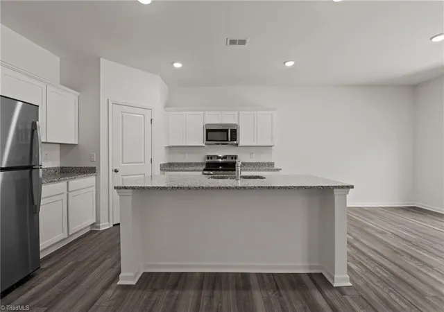 5th image of 1002 Riverbank Dr, Kernersville, NC 27284 | MLS# 1224465
