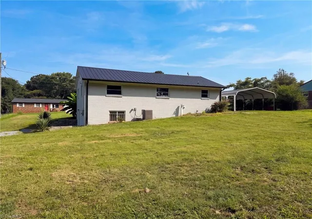 Photo 4 of Sale Pending at 169 Bedford Dr, Lexington, NC 27295 | MLS# 1233091 | Listing updated on 2026-10-01