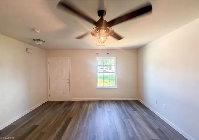 4th image of 1131 Langston Dr, Greensboro, NC 27405 | MLS# 1231797