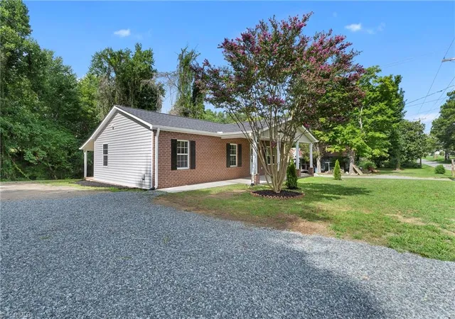 Photo 3 of Single family home for sale at 1266 E Holly Grv Rd, Lexington, NC 27292 | MLS# 1228269 | Listing updated on 2026-08-06