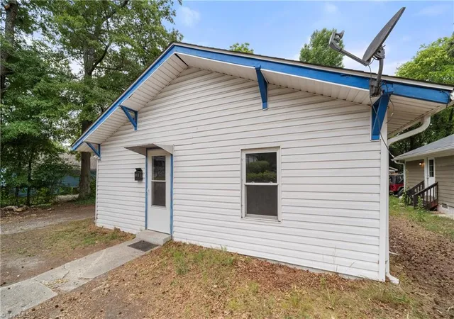 Photo 2 of Single family home for sale at 914 Lincoln St, Greensboro, NC 27401 | MLS# 1224204 | Listing updated on 2026-08-21