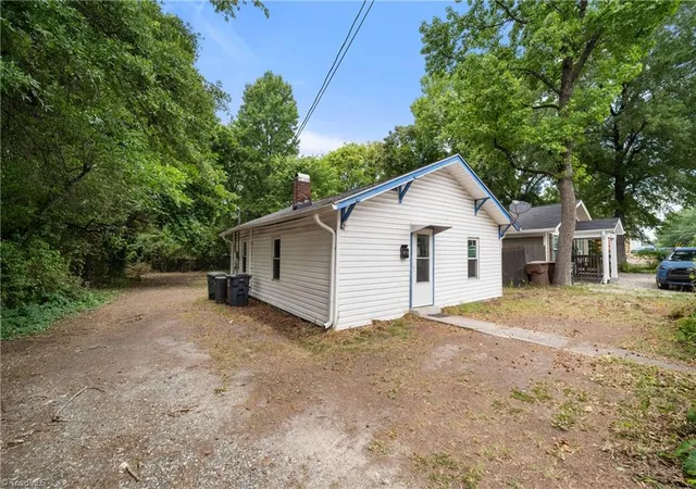 Photo 3 of Single family home for sale at 914 Lincoln St, Greensboro, NC 27401 | MLS# 1224204 | Listing updated on 2026-08-21