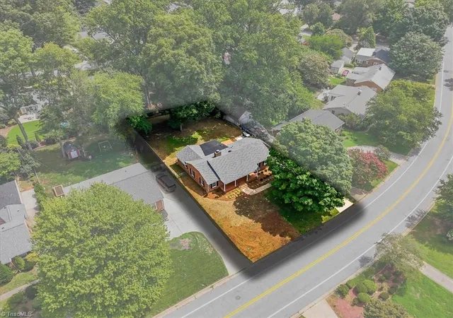 4th image of 3008 W Cornwallis Dr, Greensboro, NC 27408 | MLS# 1230722