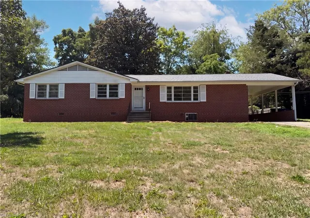 Photo 1 of Single family home for sale at 5150 Williamsburg Rd, Winston Salem, NC 27106 | MLS# 1228395 | Listing updated on 2026-10-08