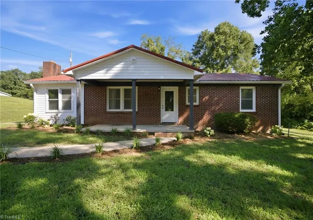1st image of 3123 Castle Ave, Hickory, NC 28601 | MLS# 1228030