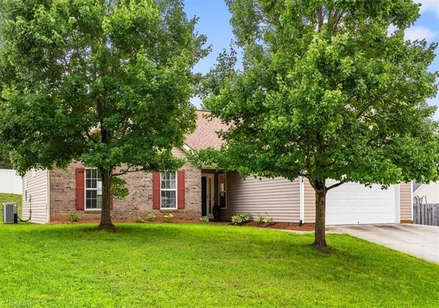 Photo 3 of Single family home for sale at 705 Eagle Point Dr, Kernersville, NC 27284 | MLS# 1229349 | Listing updated on 2026-08-28