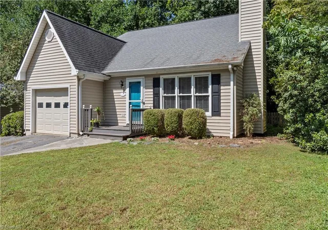 2nd image of 4965 Lochraven Dr, Winston Salem, NC 27104 | MLS# 1231485