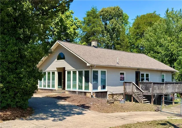 Photo 3 of Single family home for sale at 3801 Oak Ridge Rd, Summerfield, NC 27358 | MLS# 1228018 | Listing updated on 2026-08-31