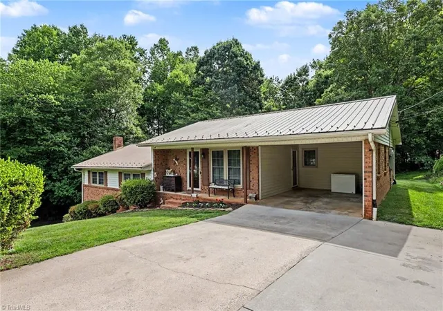 Photo 3 of Single family home for sale at 352 William Ln, Lexington, NC 27295 | MLS# 1229149 | Listing updated on 2026-08-15