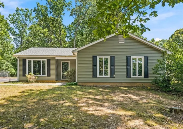 Homes for sale in Pfafftown, NC | 5316 Bracy Ridge Ct, Pfafftown, NC 27040 | MLS# 1224893