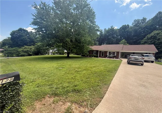 Homes for sale in North Wilkesboro, NC | 128 Hickory Hollow Rd, North Wilkesboro, NC 28659 | MLS# 1225777