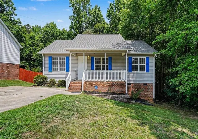 1st image of 2 Leaf Ridge Ct, Thomasville, NC 27360 | MLS# 1223338