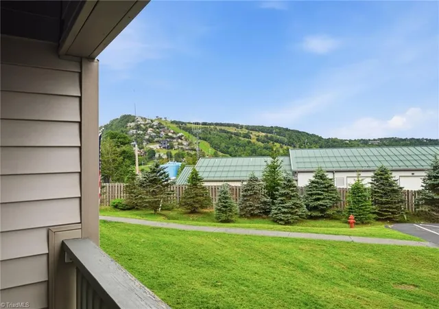 Listing Photo 5 - Condo for sale in building located at 301 Pinnacle Inn Rd, Banner Elk, NC 28604 - Unit #2116