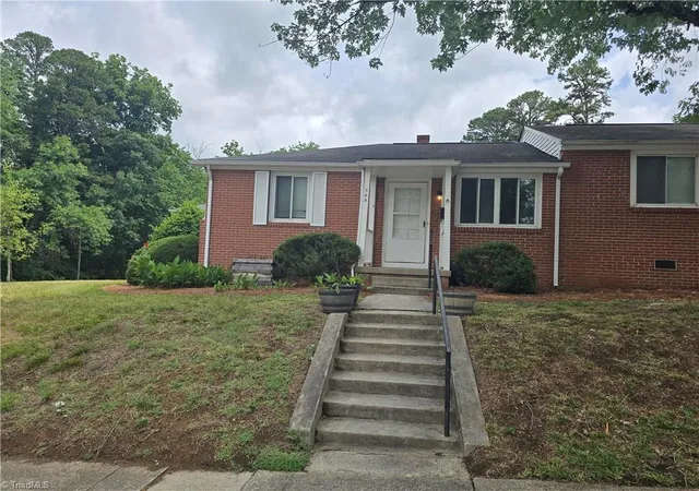 Photo 1 of Single family home for sale at 568 Overlook St, Greensboro, NC 27403 | MLS# 1225081 | Listing updated on 2026-09-12
