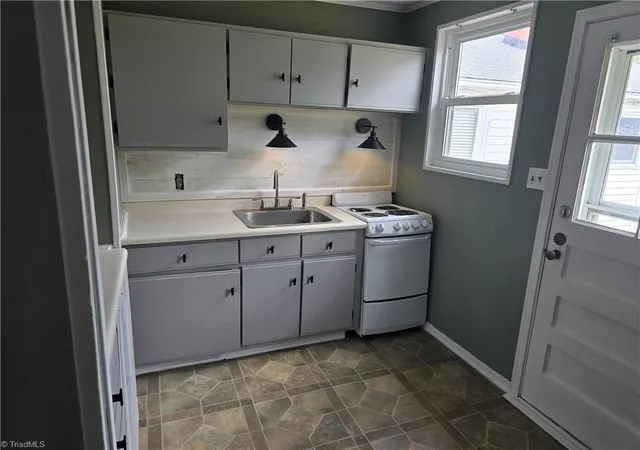 Photo 3 of Single family home for sale at 568 Overlook St, Greensboro, NC 27403 | MLS# 1225081 | Listing updated on 2026-09-12
