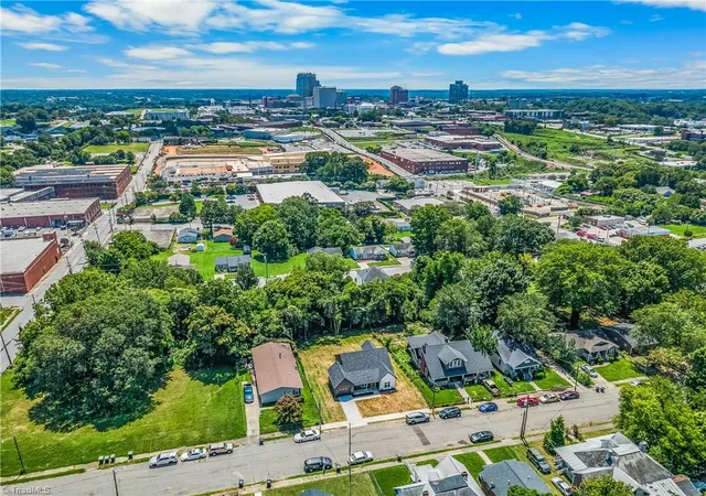 15th image of 412 E 15th St, Winston Salem, NC 27105 | MLS# 1230912