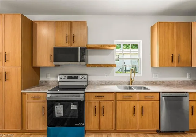4th image of 412 E 15Th St, Winston Salem, NC 27105 | MLS# 1230912