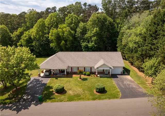 Homes for sale in Pilot Mountain, NC | 211 S Boyles St, Pilot Mountain, NC 27041 | MLS# 1219981