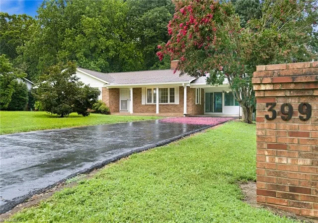 Photo 4 of Sale Pending at 399 Wildwood Ln, Winston Salem, NC 27107 | MLS# 1228932 | Listing updated on 2026-08-29