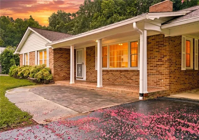 Photo 5 of Sale Pending at 399 Wildwood Ln, Winston Salem, NC 27107 | MLS# 1228932 | Listing updated on 2026-08-29