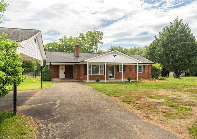 Homes for sale in Mount Airy, NC | 1427 Reeves Mill Rd, Mount Airy, NC 27030 | MLS# 1222877