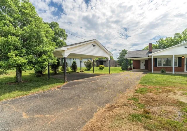 Homes for sale in Mount Airy, NC | 1427 Reeves Mill Rd, Mount Airy, NC 27030 | MLS# 1222877
