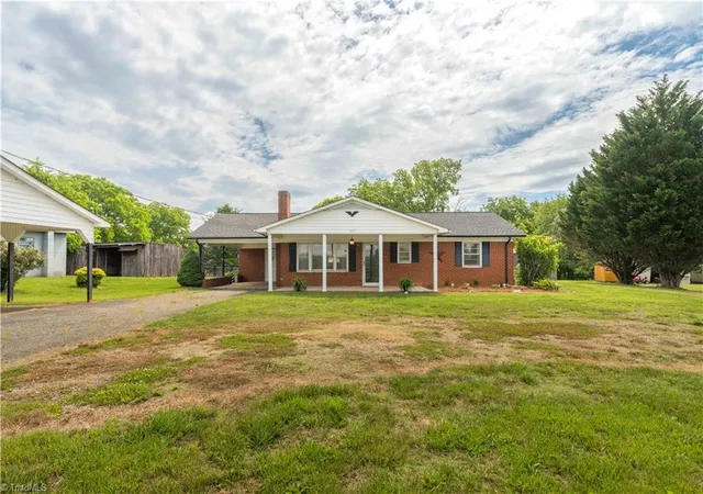 Homes for sale in Mount Airy, NC | 1427 Reeves Mill Rd, Mount Airy, NC 27030 | MLS# 1222877