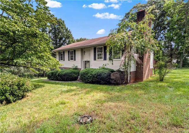 Photo 1 of Single family home for sale at 210 Knoxwood Rd, Winston Salem, NC 27107 | MLS# 1231045 | Listing updated on 2026-08-19