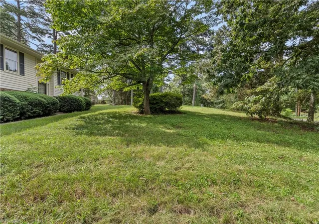 Photo 25 of Single family home for sale at 210 Knoxwood Rd, Winston Salem, NC 27107 | MLS# 1231045 | Listing updated on 2026-08-19